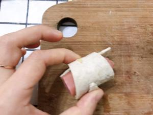 🍕手抓饼烤肠卷的做法 步骤5
