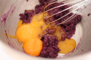 紫薯芋泥布丁奶盖蛋糕①温柔淡紫色戚风 | c76烤箱食谱的做法 步骤2