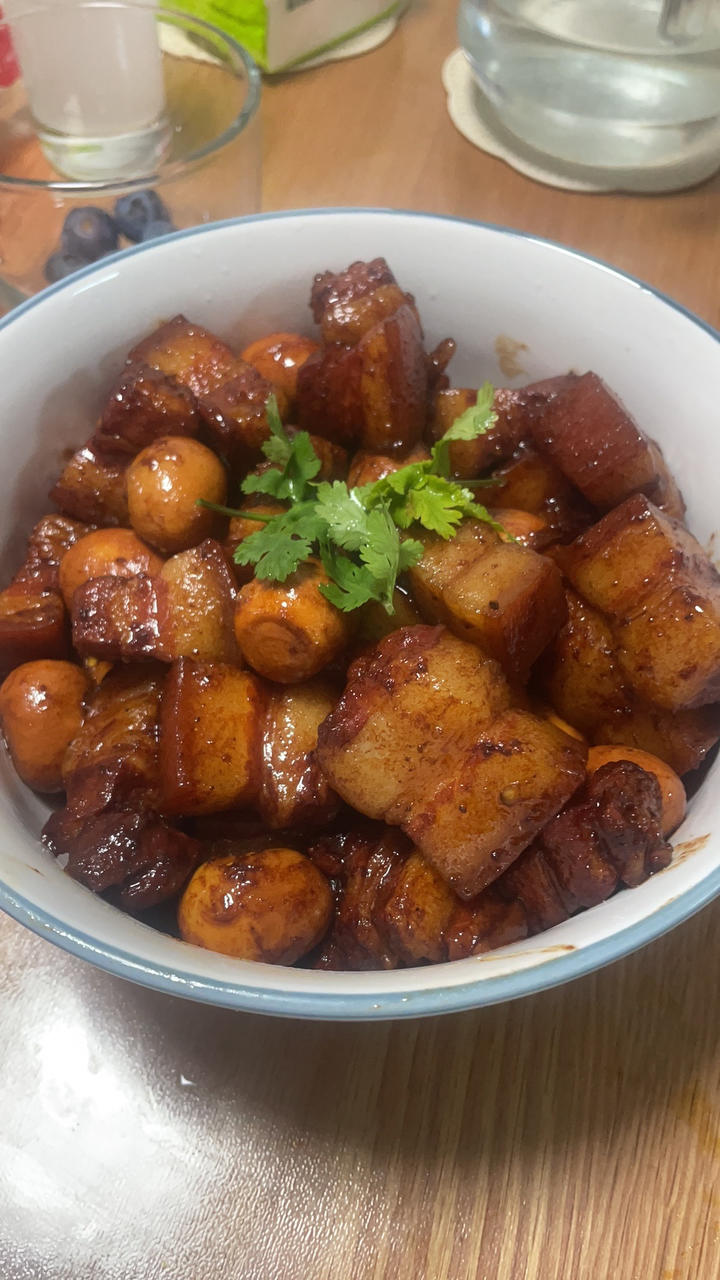 加了鹌鹑蛋后，这盘红烧肉，美味的逆天啦——鹌鹑蛋烧肉（孔瑶食谱）