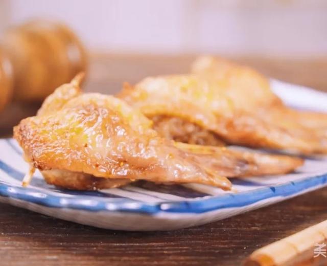 鸡翅包饭-没有骨头,吃着更爽的做法