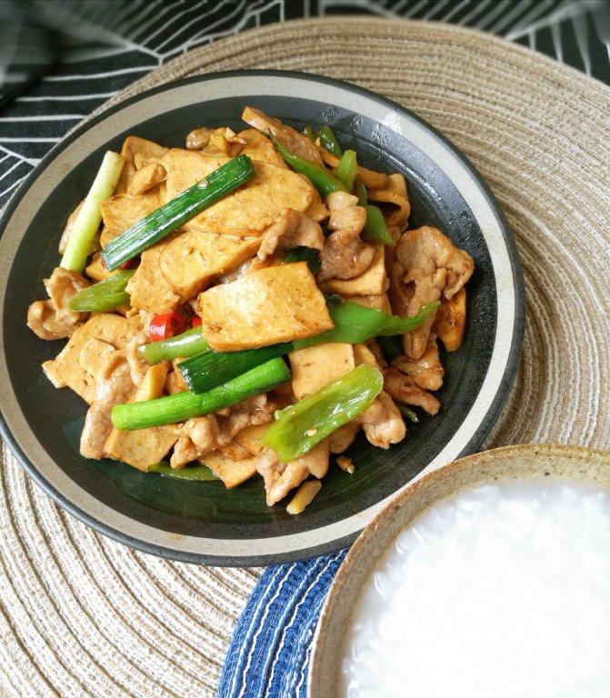 香干辣椒炒肉~  真的好吃爆了