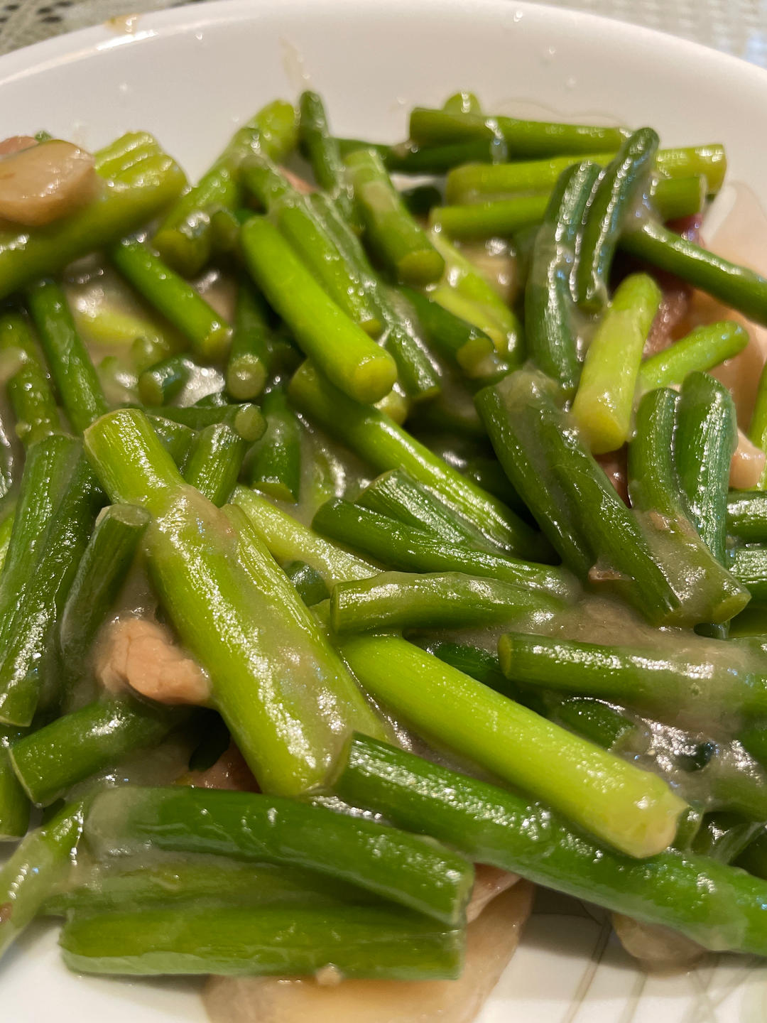 简单易做的下饭菜－蒜苔炒肉