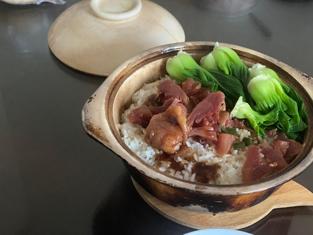 腊味煲仔饭，20分钟饭菜同出