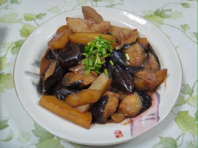 腐乳烧土豆茄子的做法