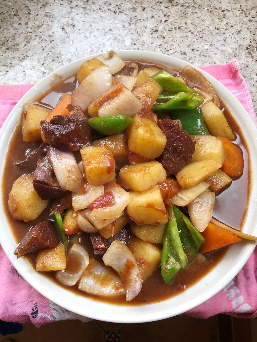 牛肉土豆西红柿洋葱一锅炖