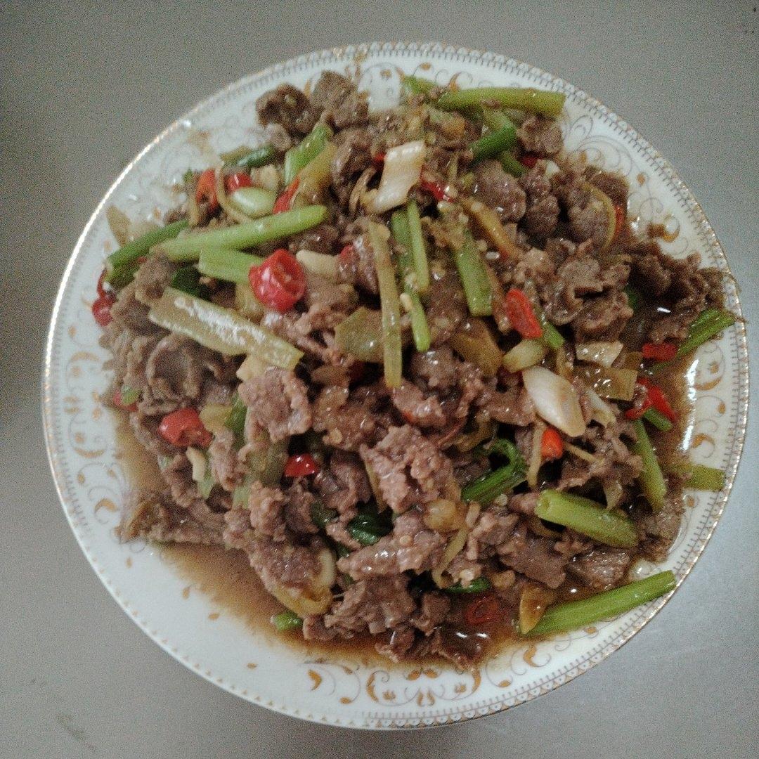 小炒牛肉（肉嫩味香）