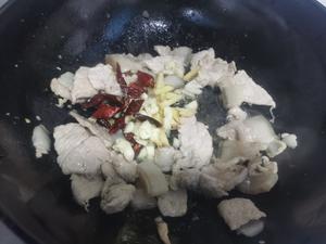 西芹炒肉的做法 步骤5