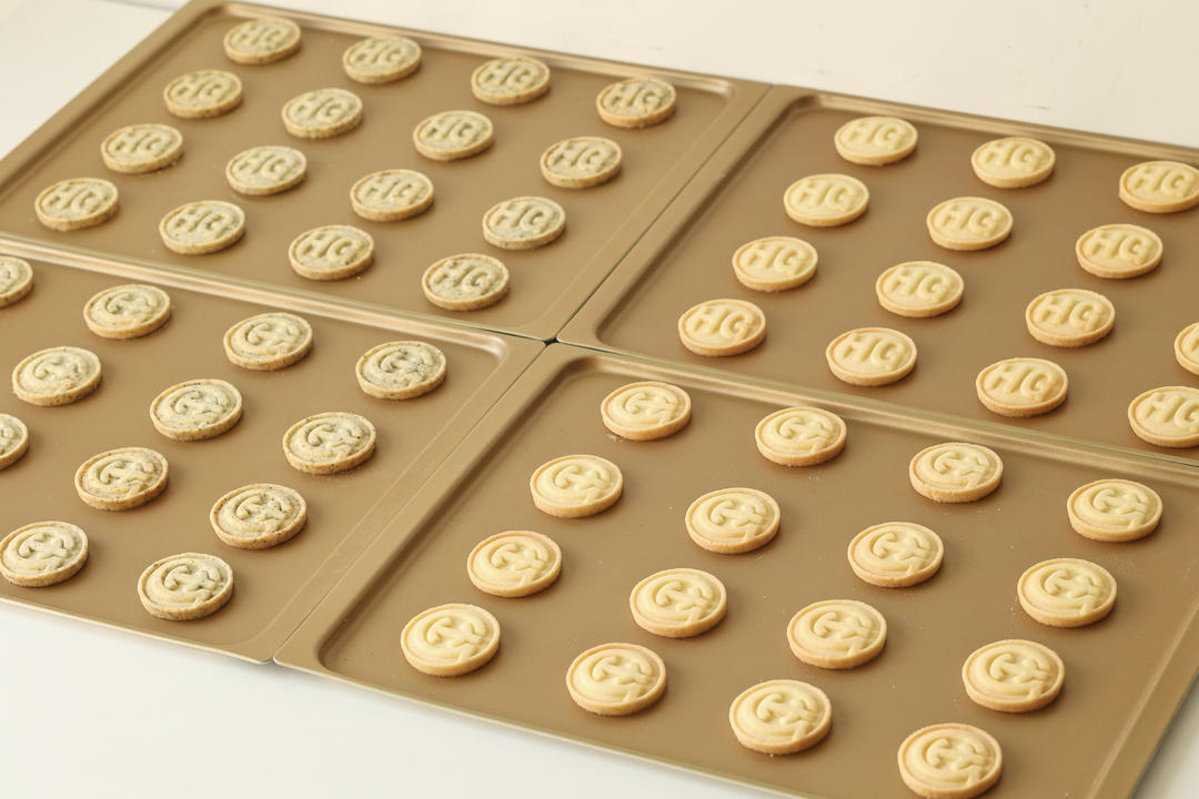 锁死这个万能饼干面团｜两口味曲奇饼干的做法 步骤19