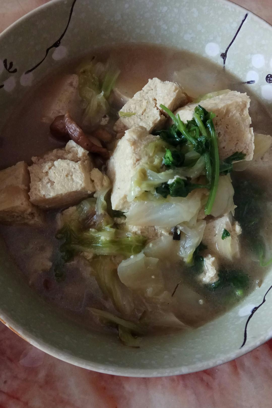 冻豆腐白菜炖五花肉