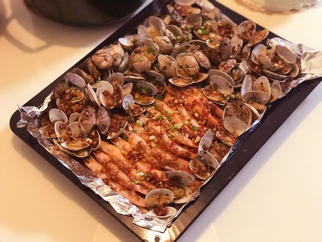 蒜蓉金针菇烤花蛤虾