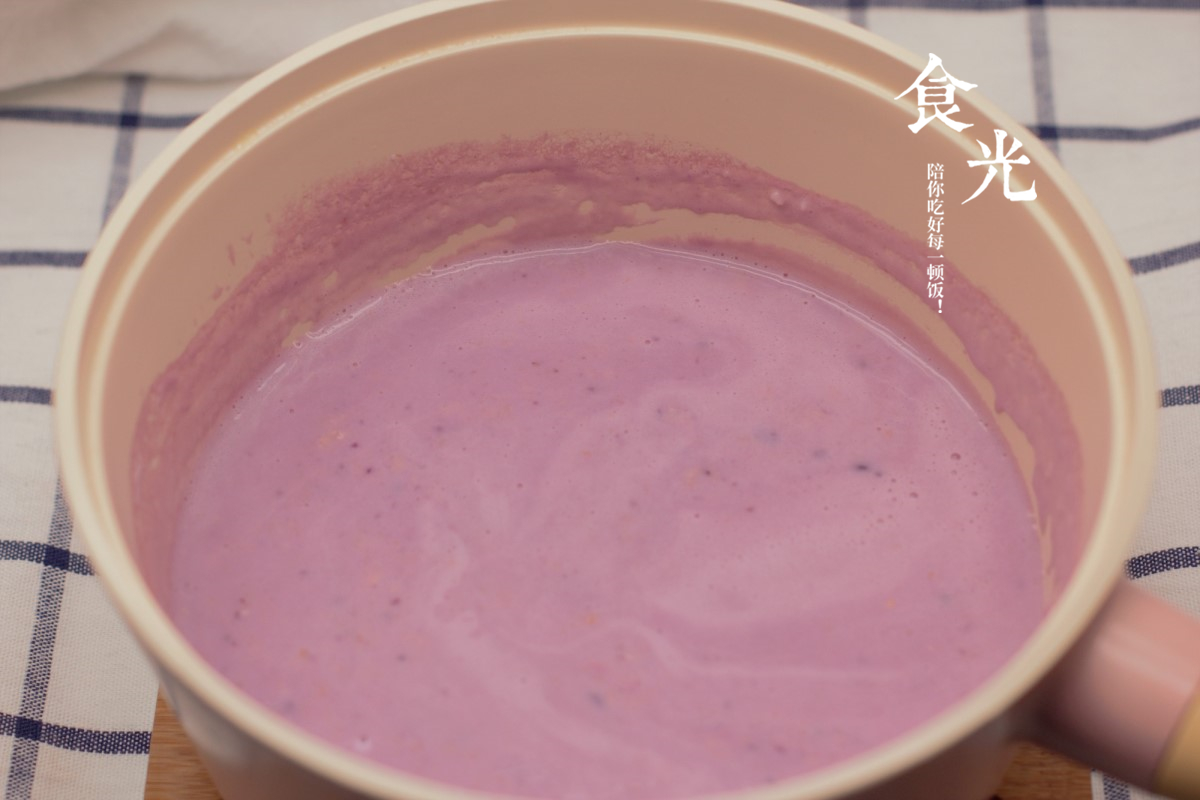 紫薯牛奶燕麦粥的做法 步骤3