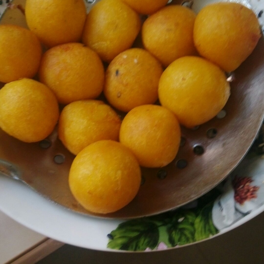 妈妈教炸的红薯丸子