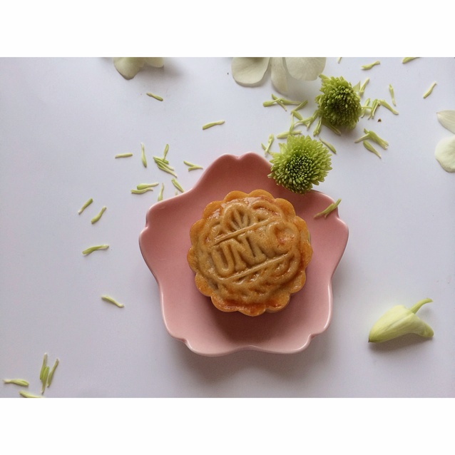 广式蛋黄莲蓉月饼