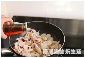芹菜肉片炒海蘑菇的做法 步骤6