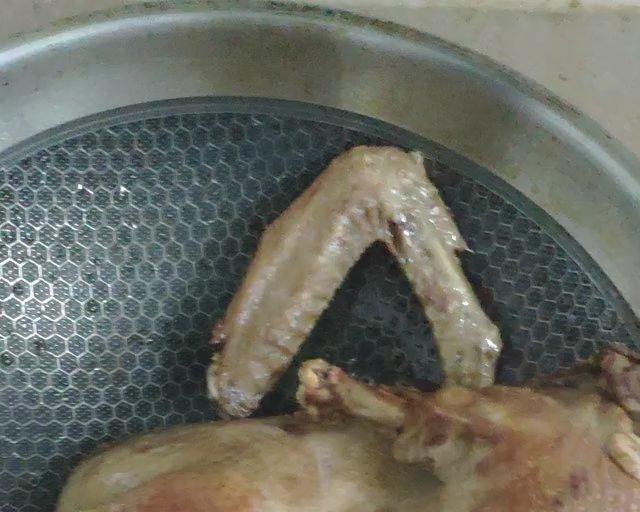 香草贝贝南瓜炖水鸭煲:口感香酥软糯，味道完胜任何烤鸭烧鸭焖鸭…