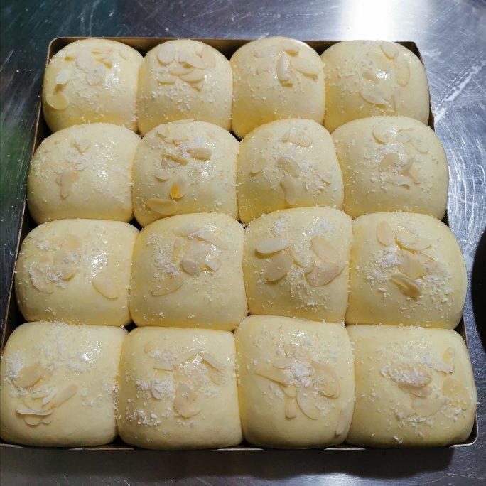 炼乳一发小餐包