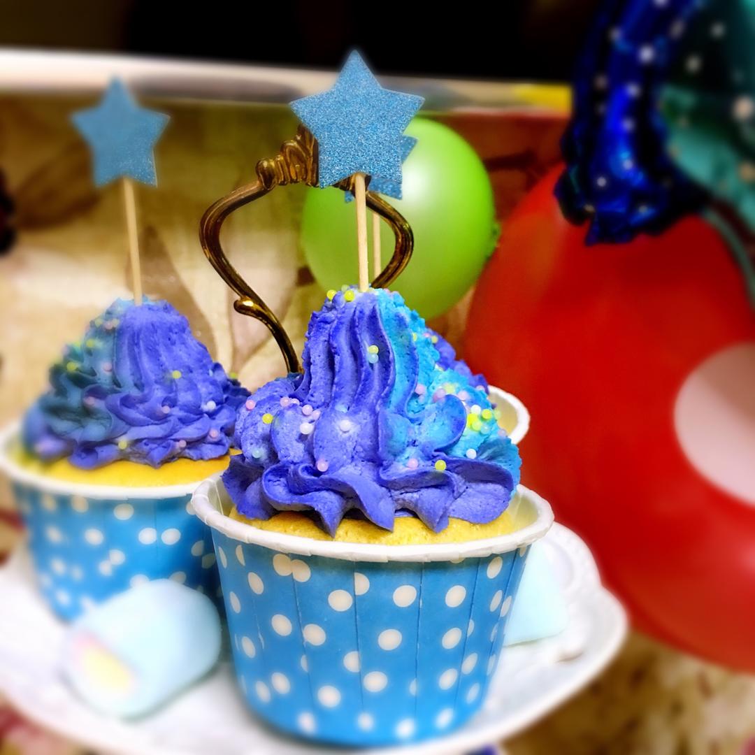 梵高的星空纸杯蛋糕！