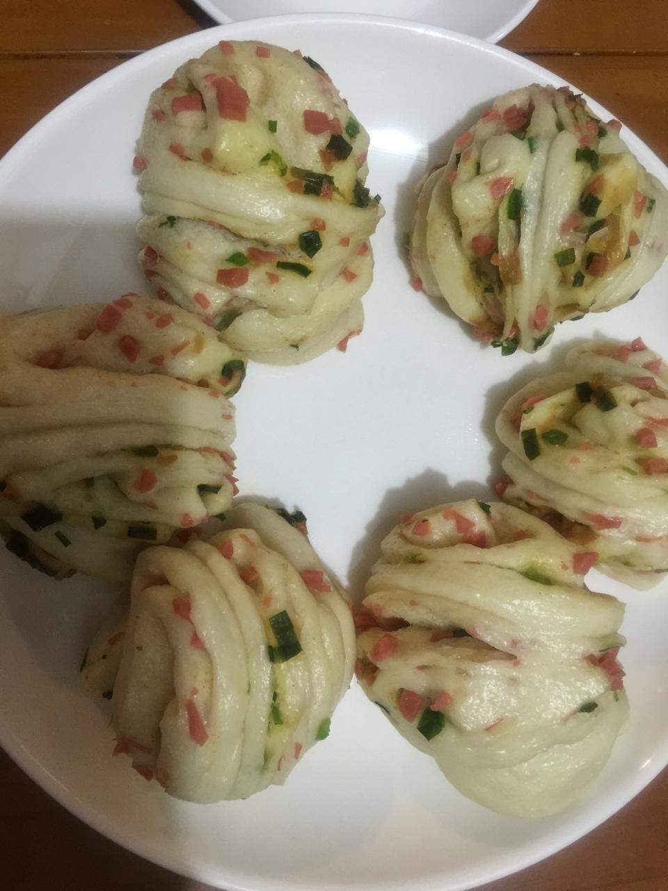 最好吃的火腿葱香花卷—附让葱不变黄的小窍门