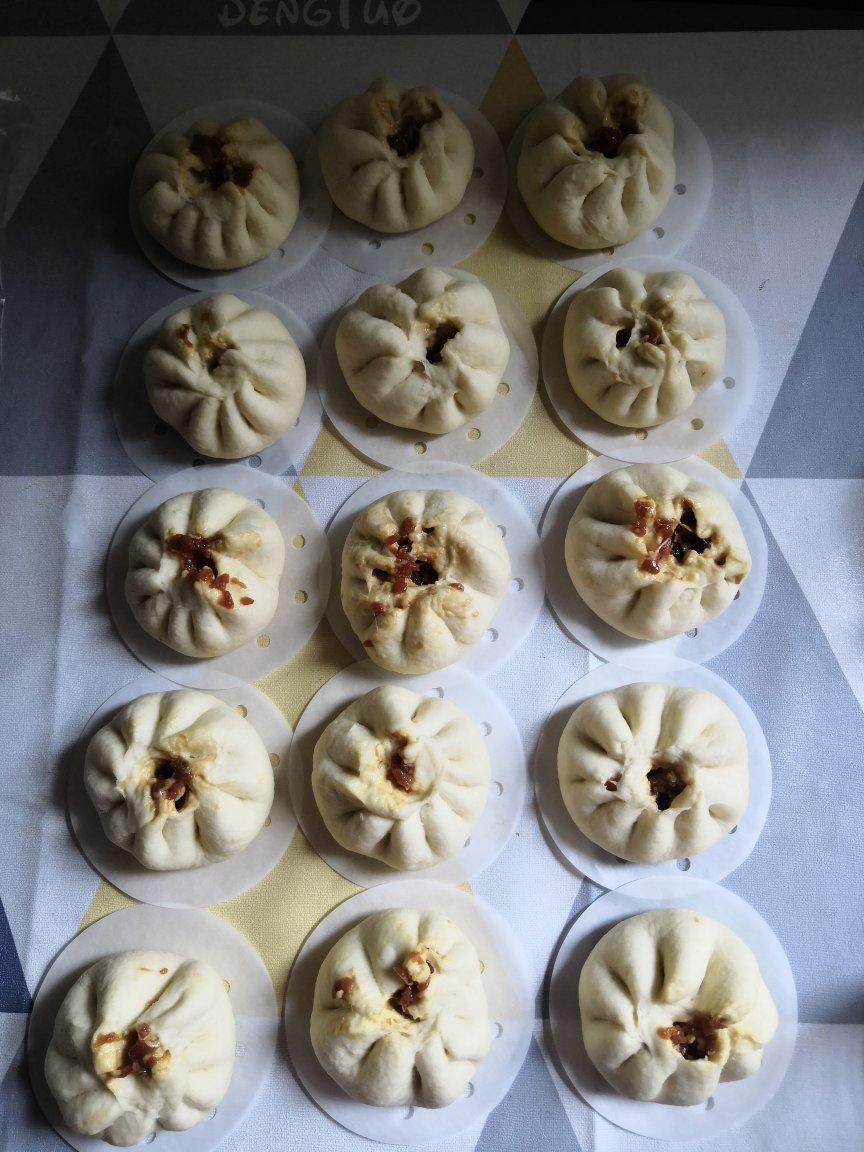 松软多汁的肉包子