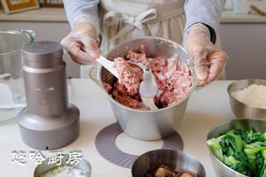 香菇油菜肉包子的做法 步骤6