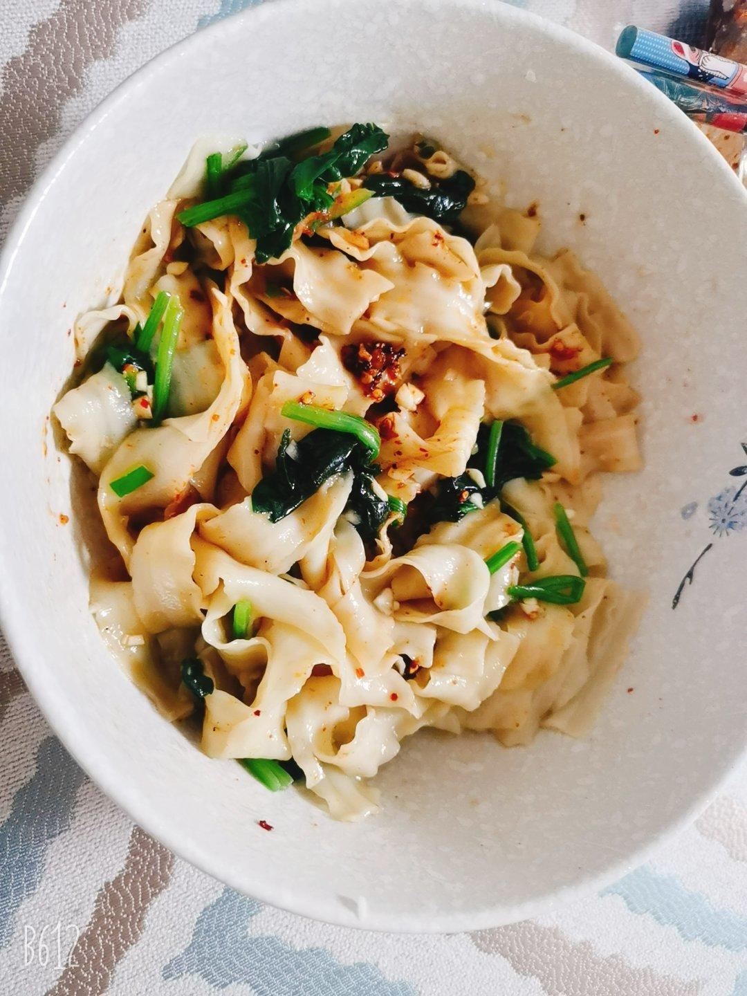 十分钟就能吃上的超简单油泼面