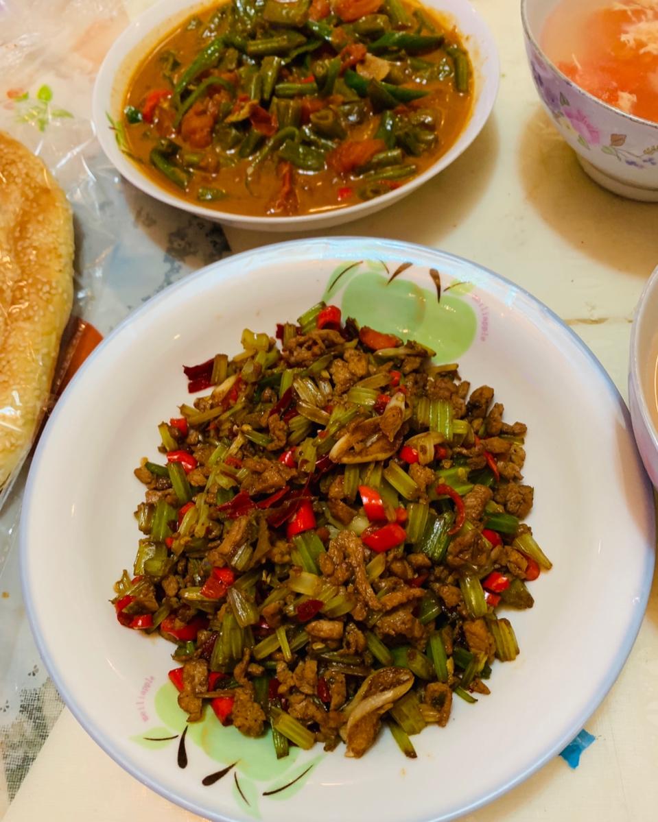芹菜牛肉末「下饭神器」