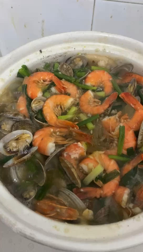 鲜虾花甲粉丝煲