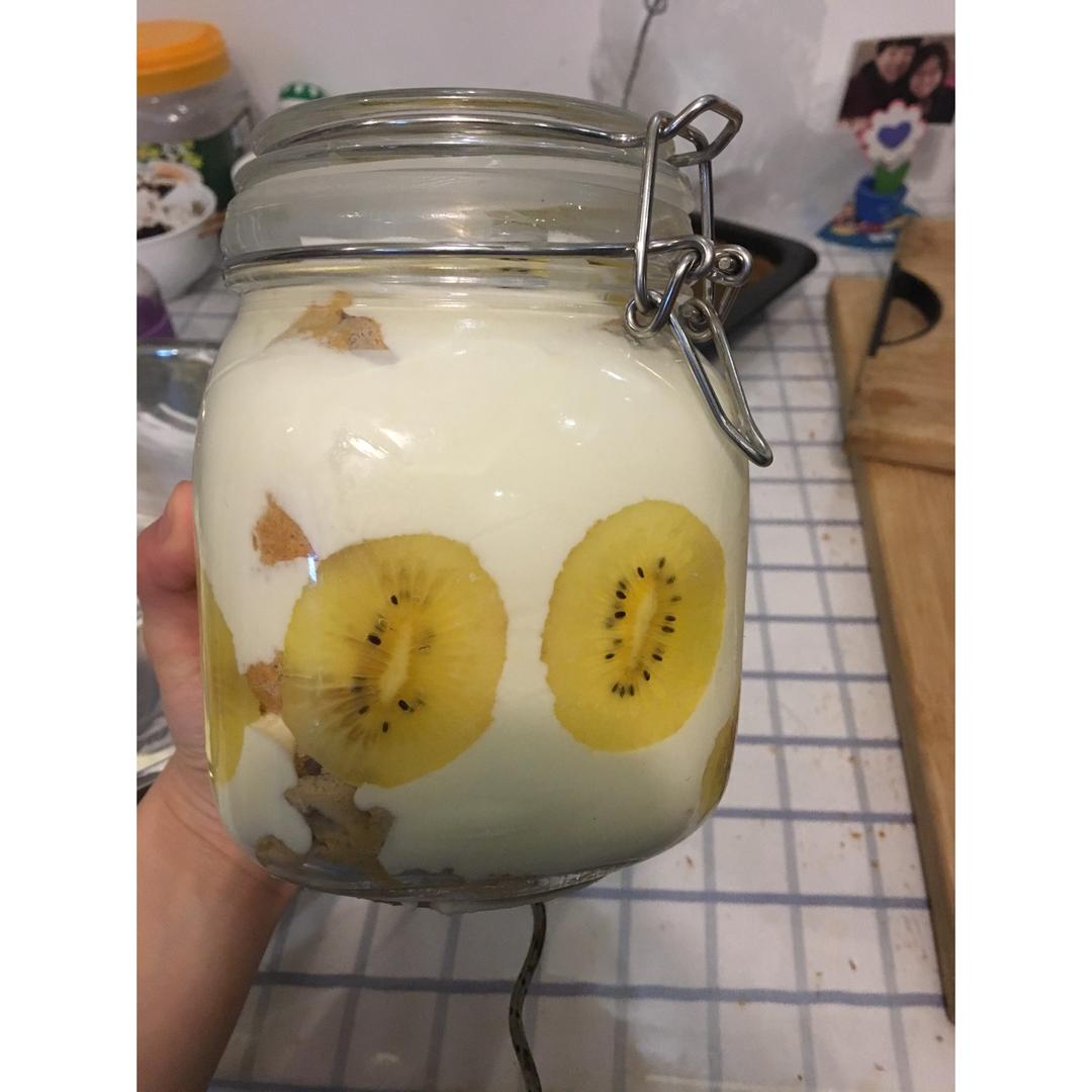 可以寄送给朋友的口感丰富的罐子芝士蛋糕——杂芝士