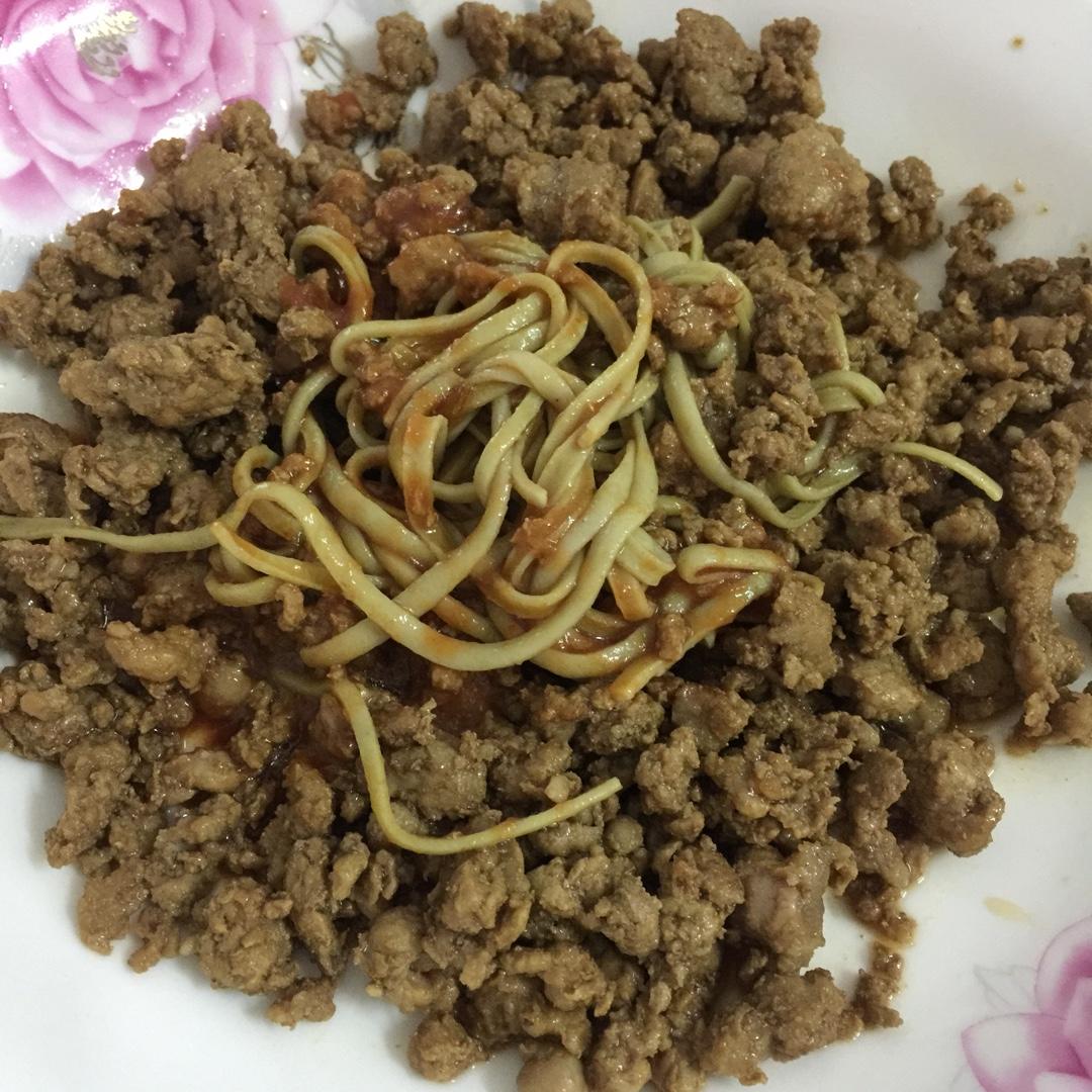 番茄腊肠鸡蛋青豆面