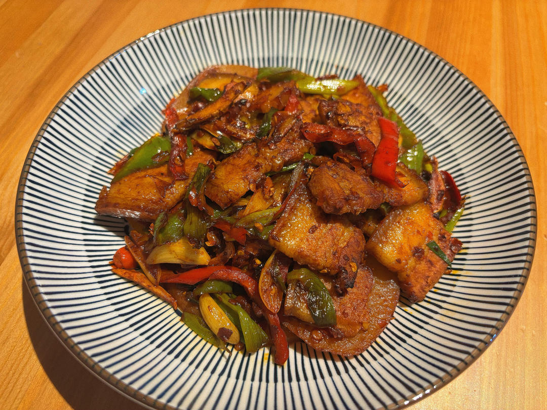 五花肉干煸土豆片