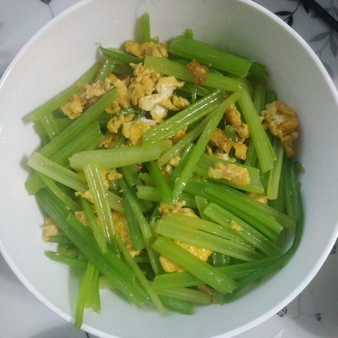 芹菜炒鸡蛋