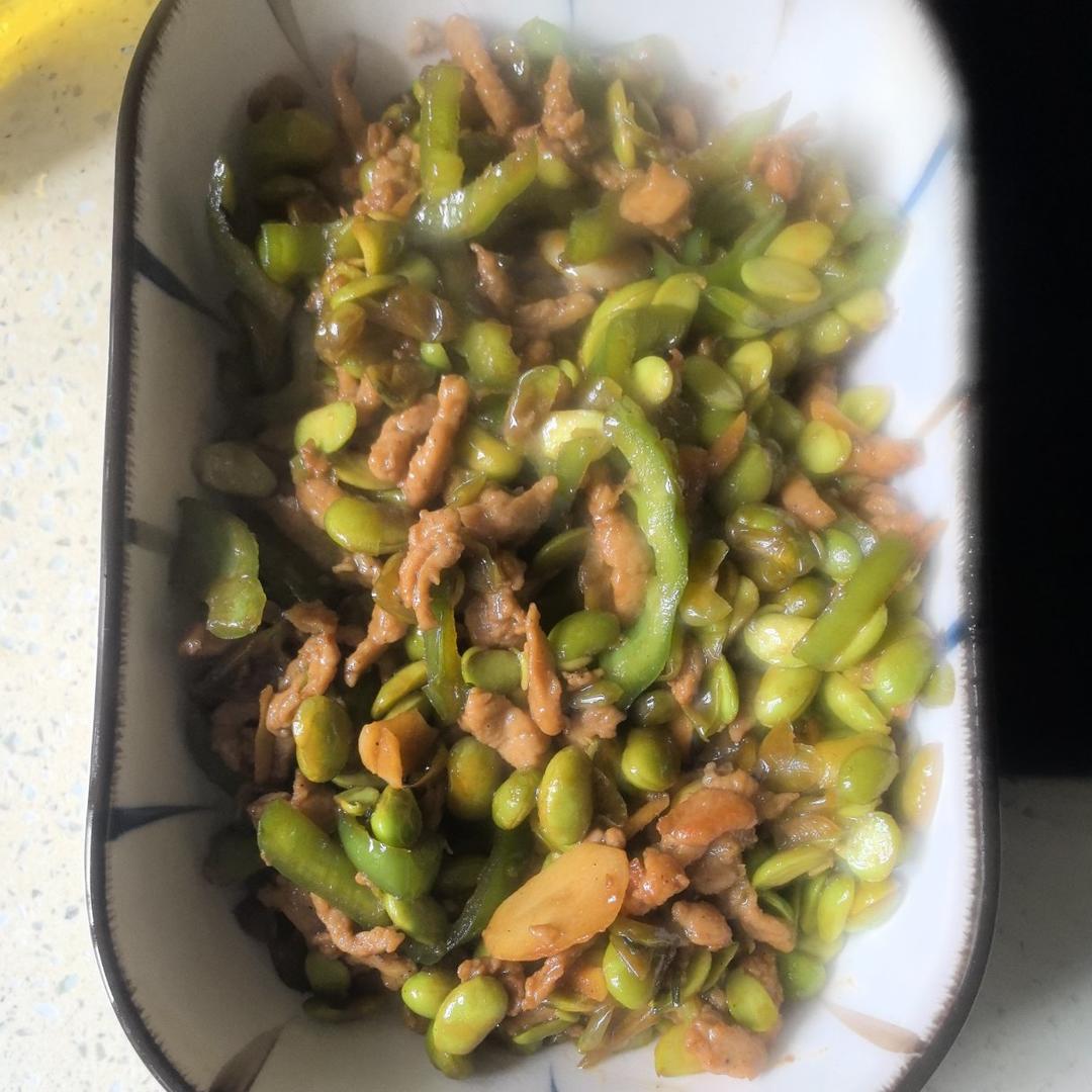 不加味精的家常小炒青椒炒肉丝快手下饭菜青椒毛豆肉丝，色香味俱全！夏天没胃口来一盘毛豆炒肉就够了！