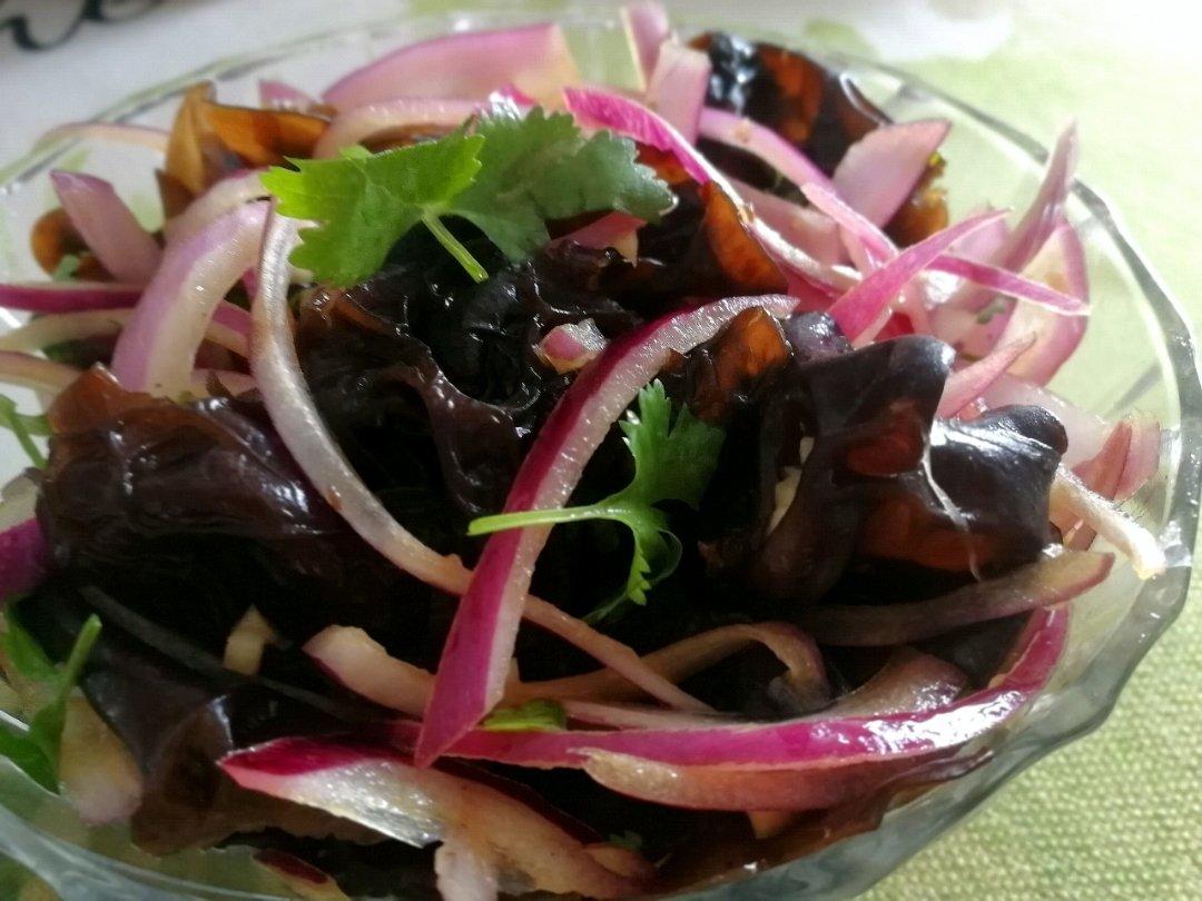 凉拌洋葱木耳