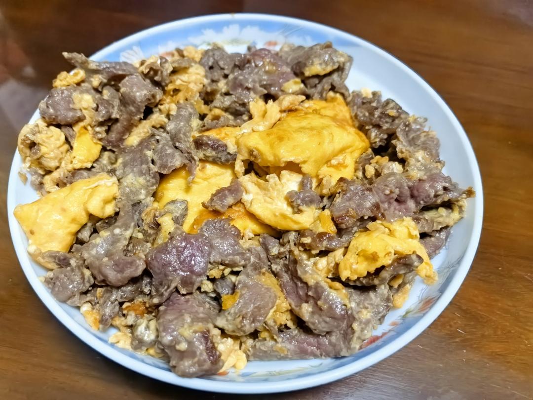 滑蛋牛肉，牛肉滑嫩，鸡蛋松软