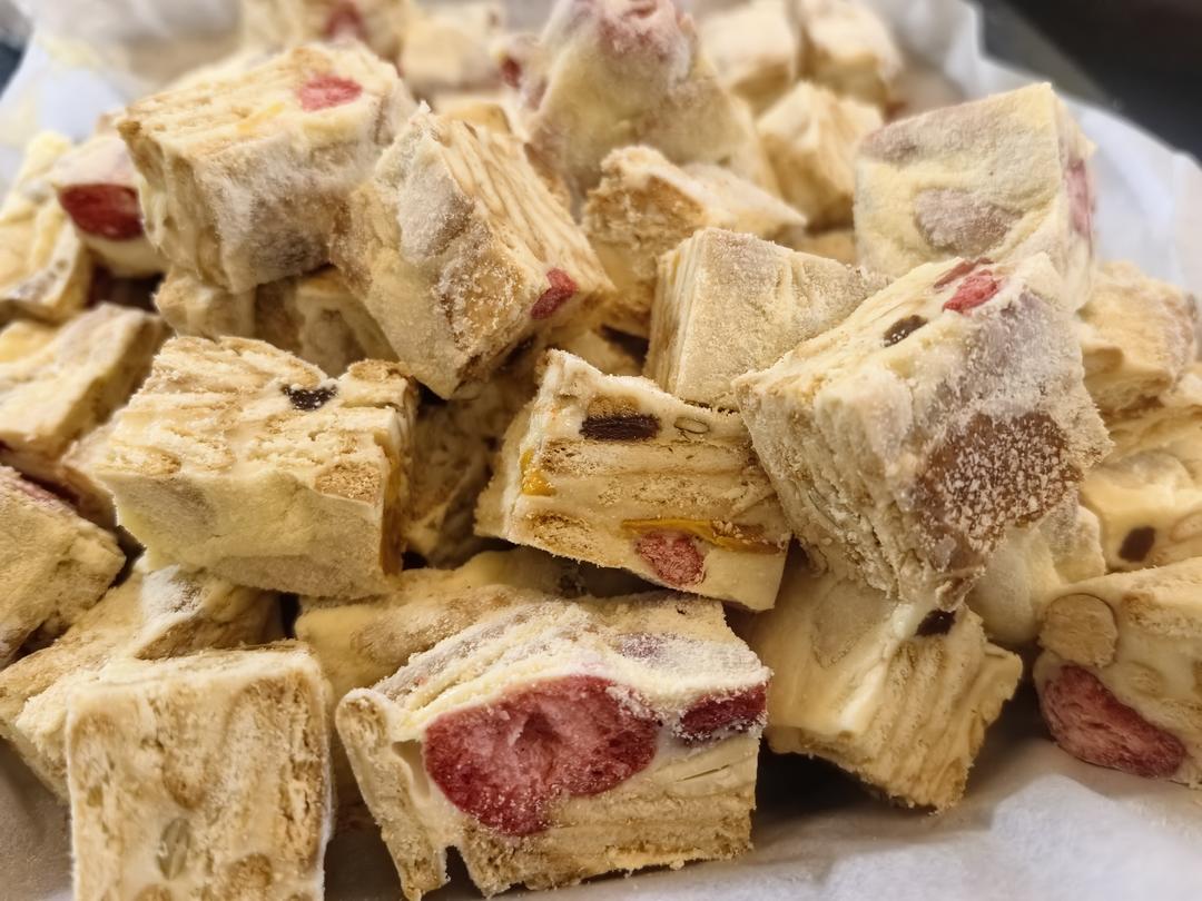 草莓雪花酥的做法