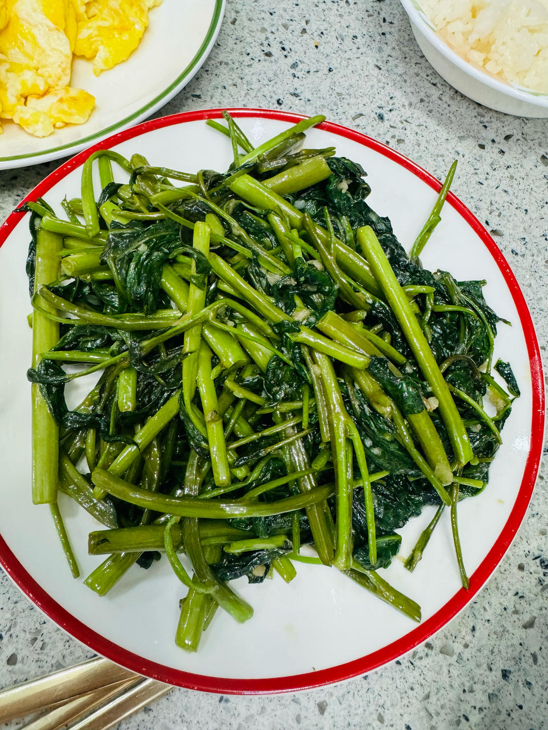 爆炒耗油空心菜
