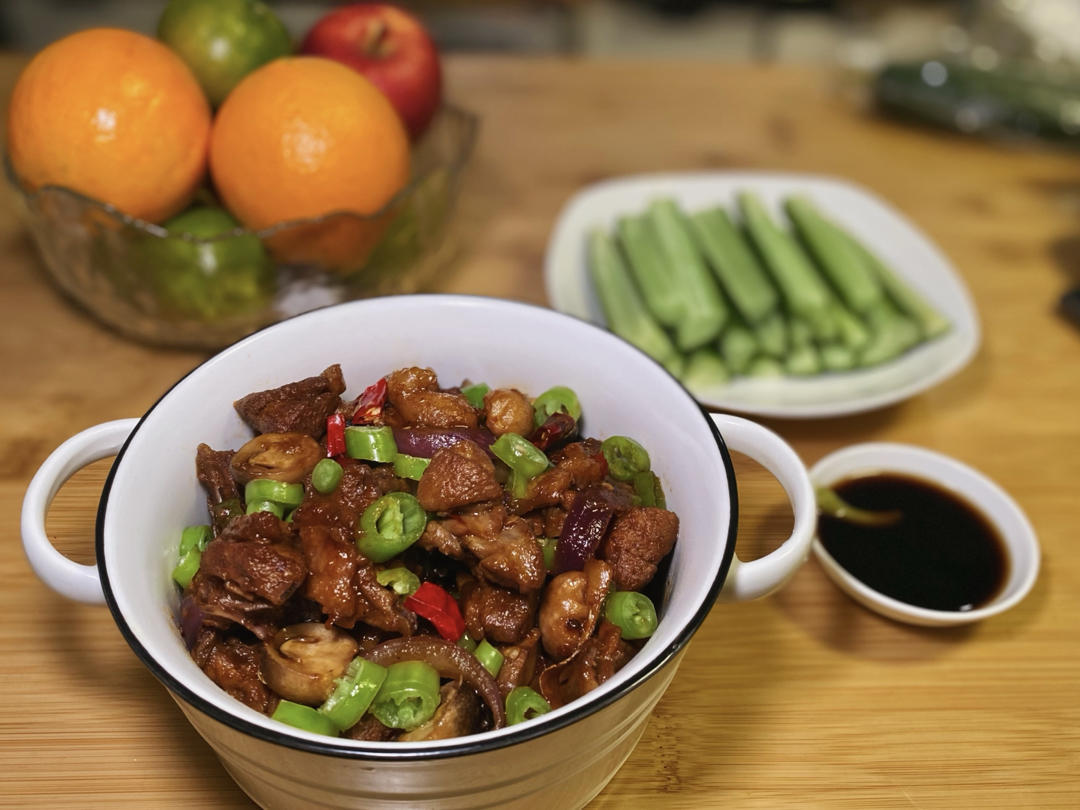 传统正宗的啤酒鸭配方和做法，鲜嫩香浓，只需炒千万不要焯水