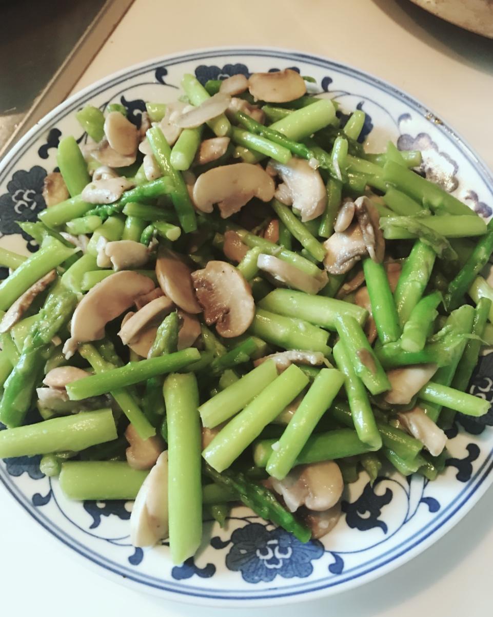 金针菇肥牛番茄锅