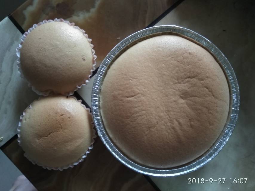 超简单完美戚风蛋糕（6寸2蛋）附打发、翻拌、脱模视频