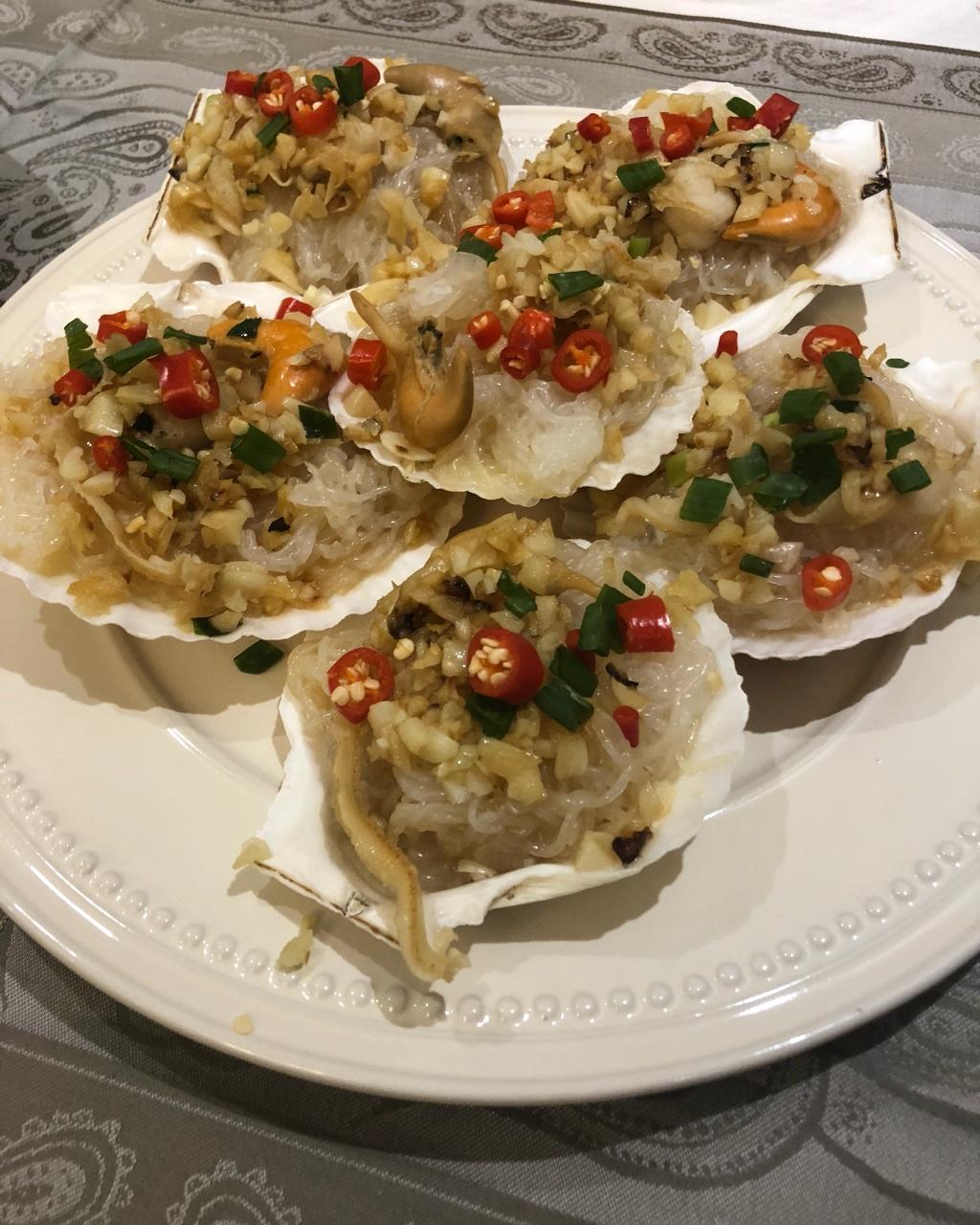 蒜蓉粉丝蒸扇贝粉丝入味有诀窍