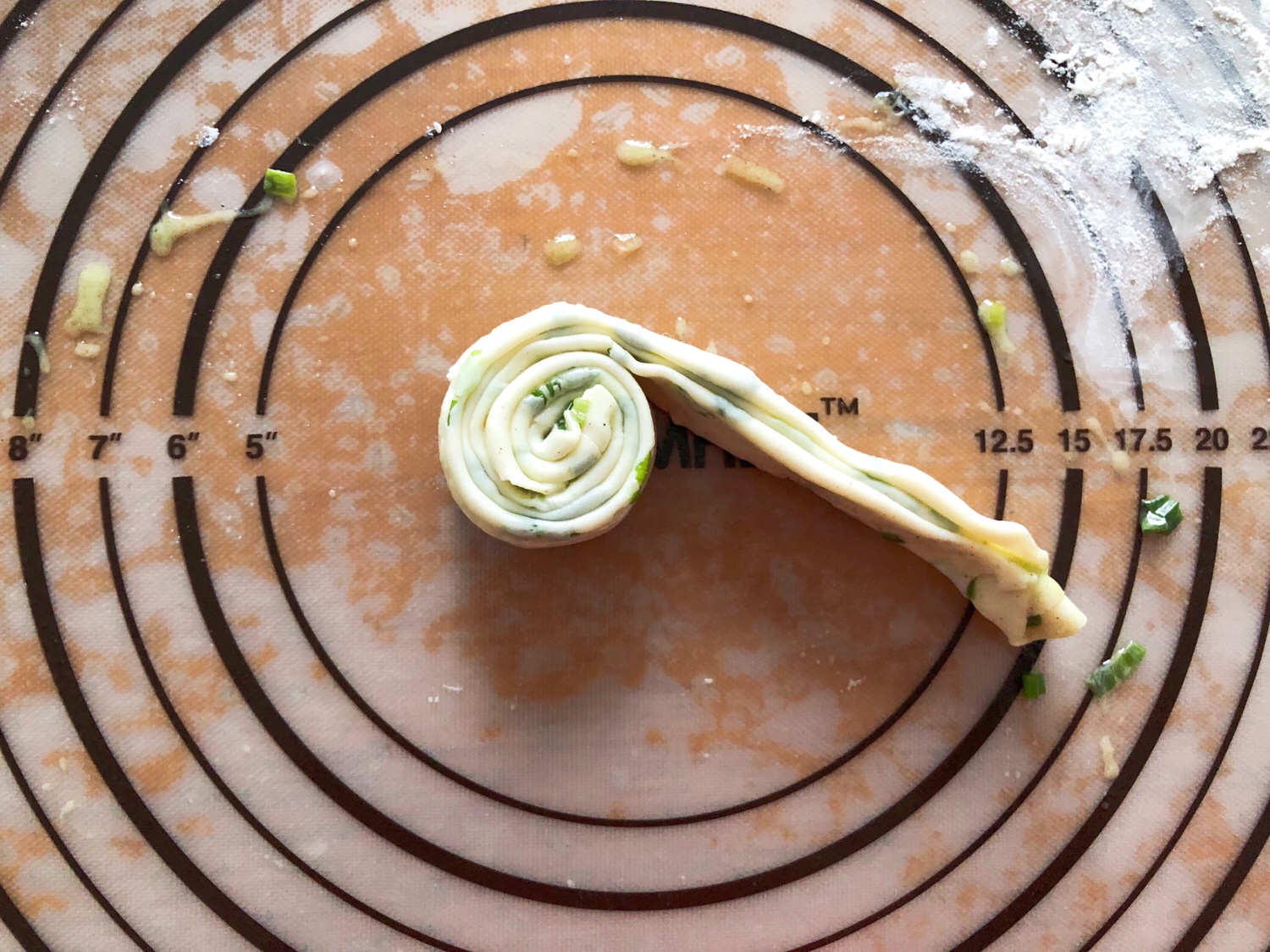 快手懒人版葱油饼❗️㊙️简单易做❗️超级酥脆❗️的做法 步骤10