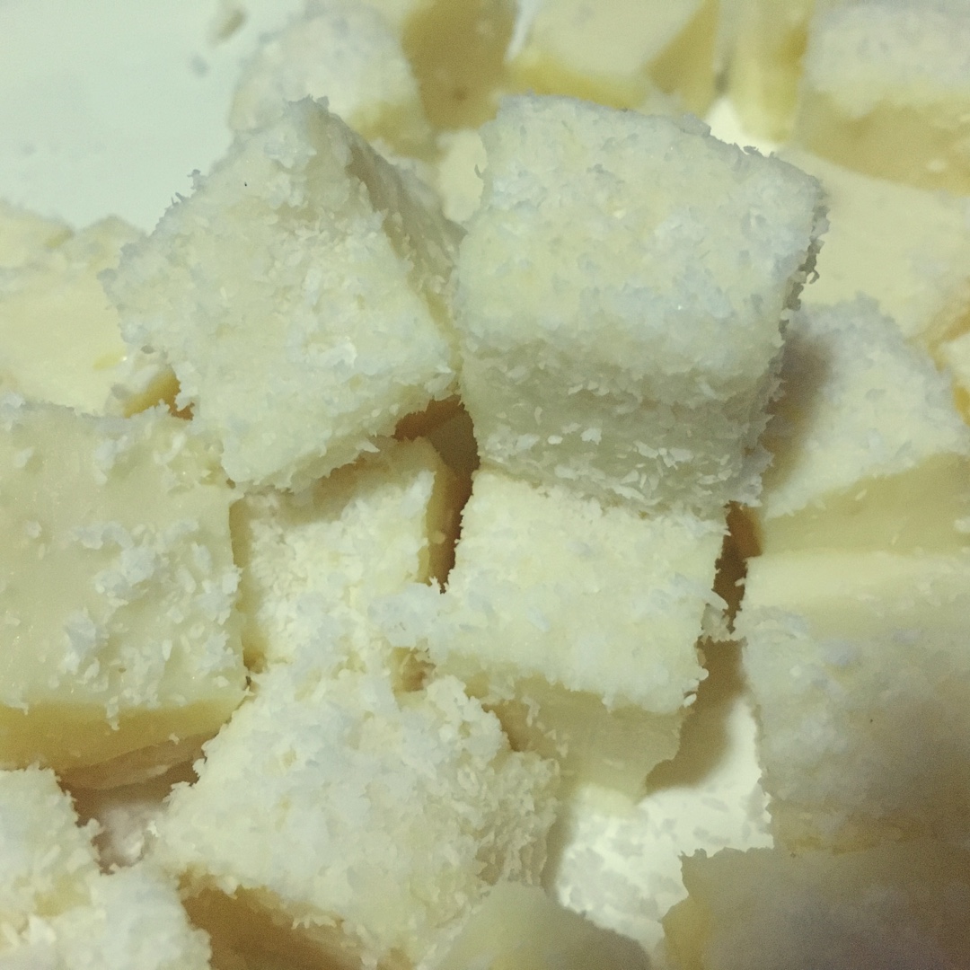 椰丝牛奶小方糕