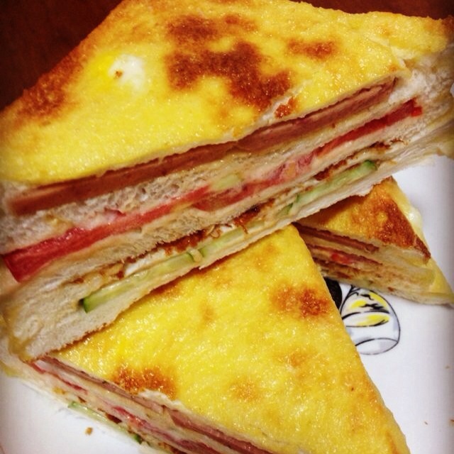 咸火腿鸡蛋煎三明治