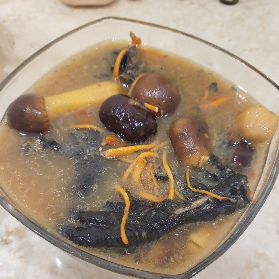 赤松茸煲鸡汤