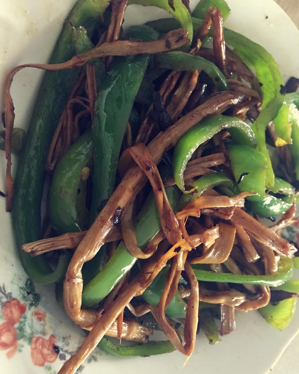 笋干香菇炒青椒