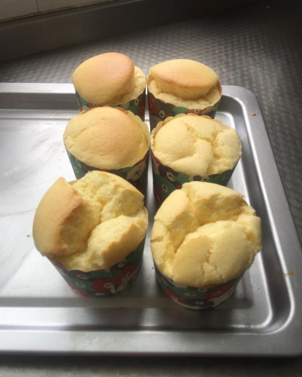 软绵绵戚风纸杯蛋糕