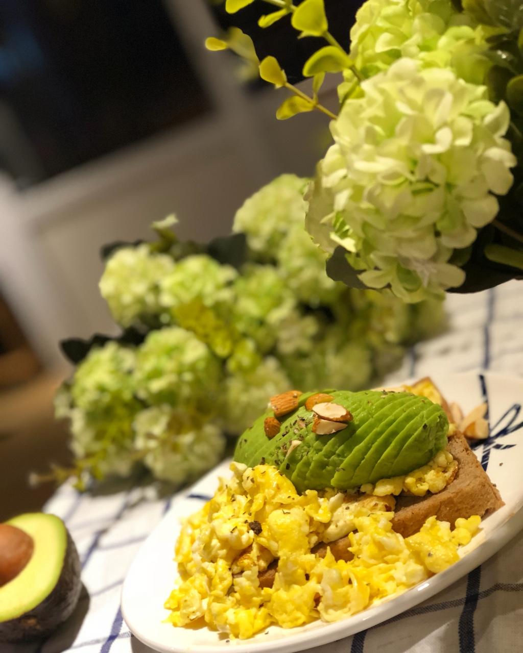 鳄梨美式蛋多士