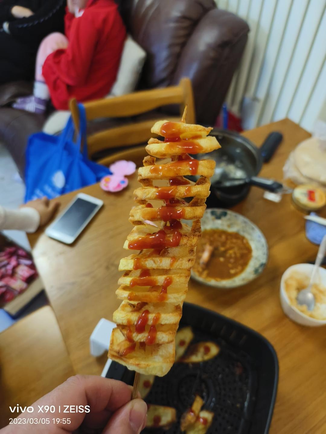 非油炸旋风薯塔，5块钱土豆能做一大堆，酥脆掉渣孩子爱吃，比薯条强百倍
