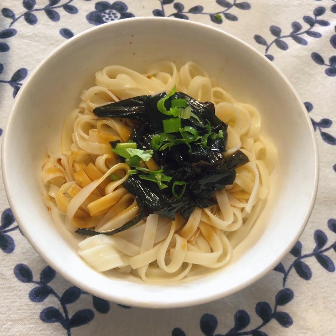 葱油拌面Spring Onion Noodles