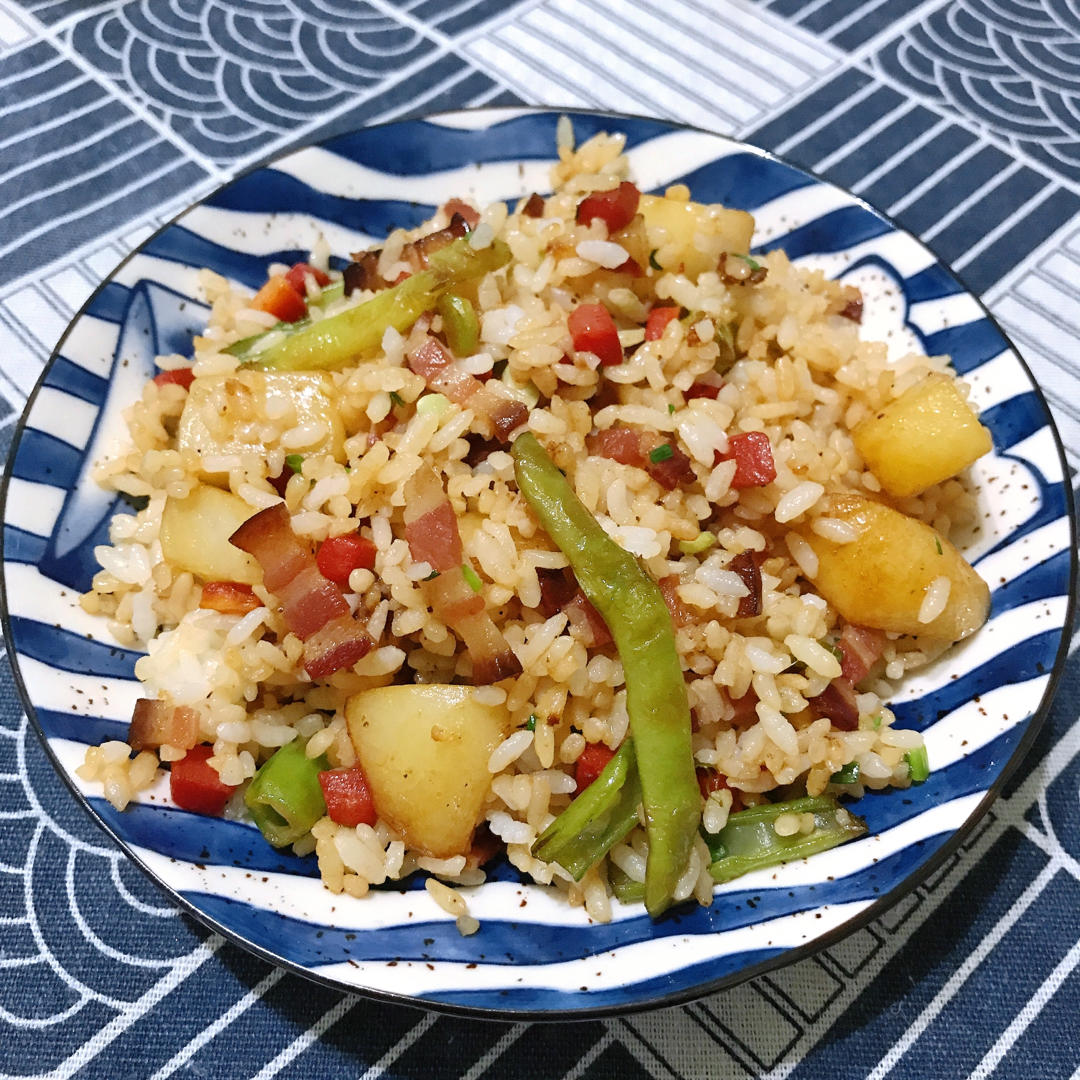 香菇腊肠土豆焖饭